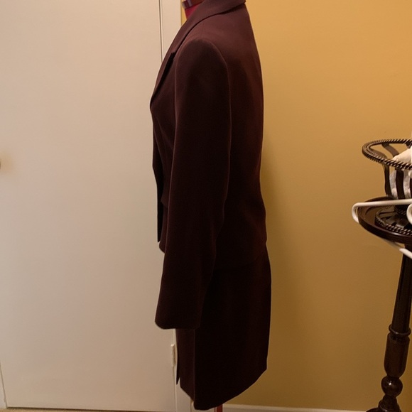 Lea Rome Elegant Women's Plum Blazer and Skirt Set - Picture 6 of 17